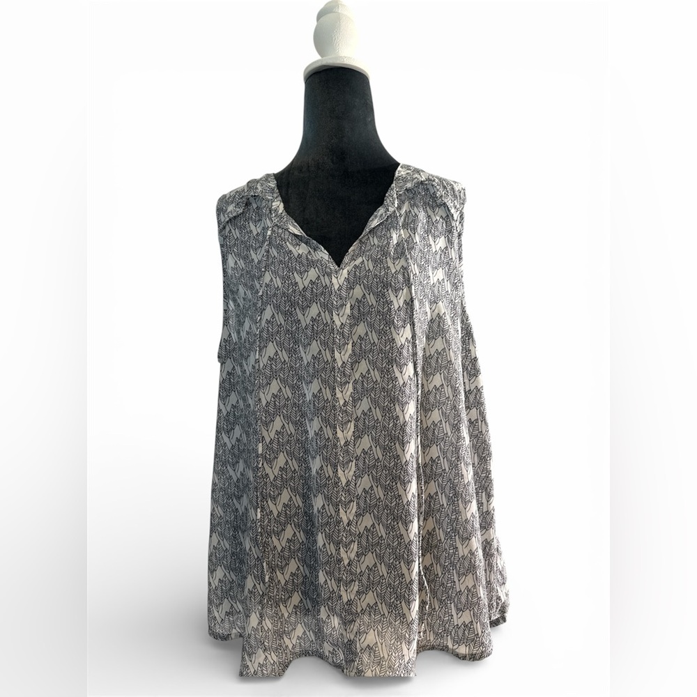 Fun2Fun Women’s XL Sleeveless Blouse Leaf Print Boho Tie Neck Flowy Tank Top
